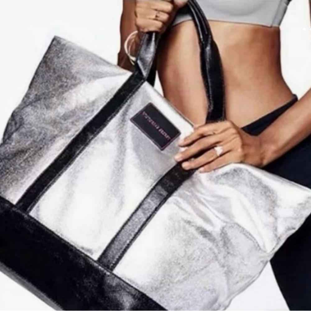 Victoria’s Secret Limited Edition Metallic Silver Weekender 2017 Tote Bag💘EUC💘